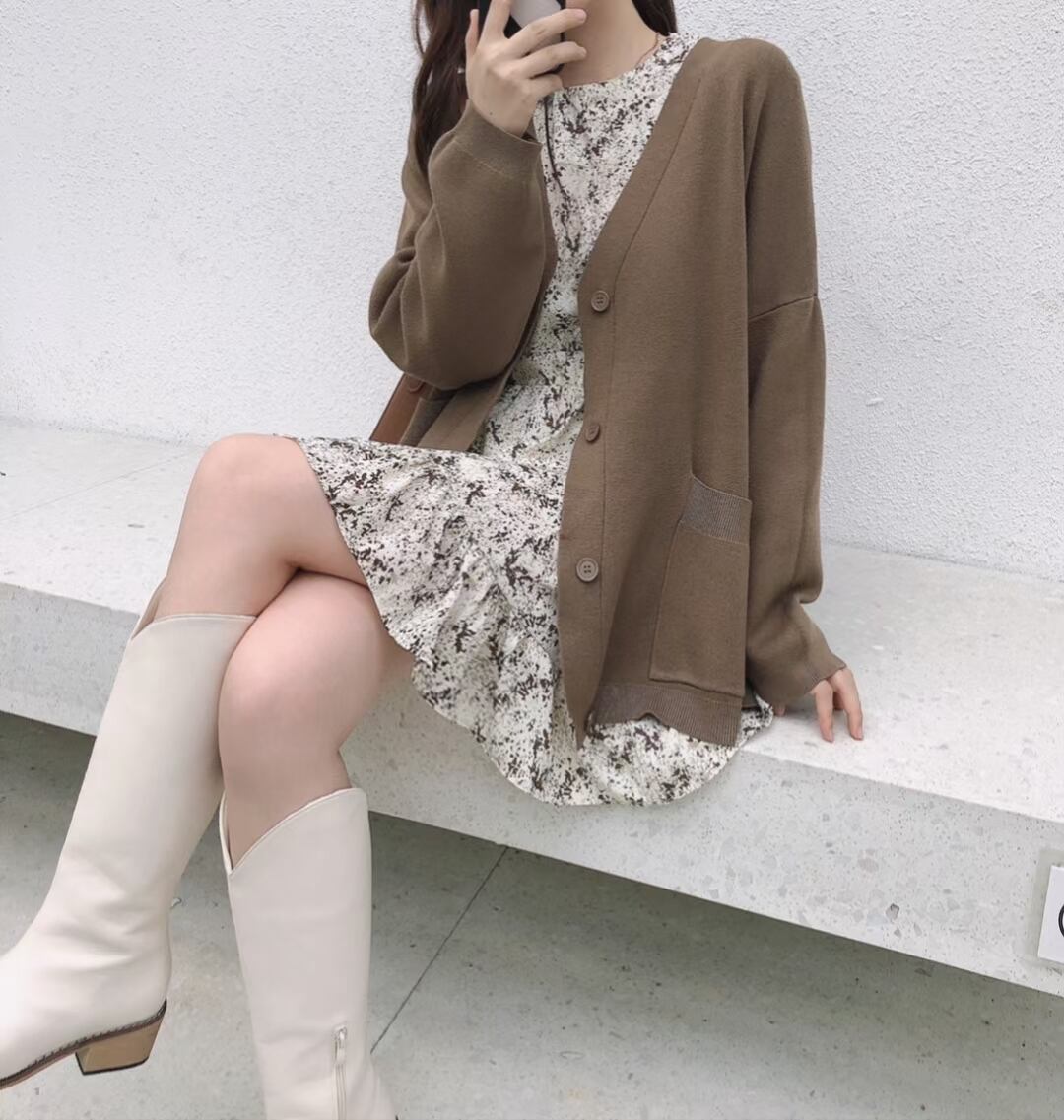 シンプルVネックカーディガン　AJ1050-D008