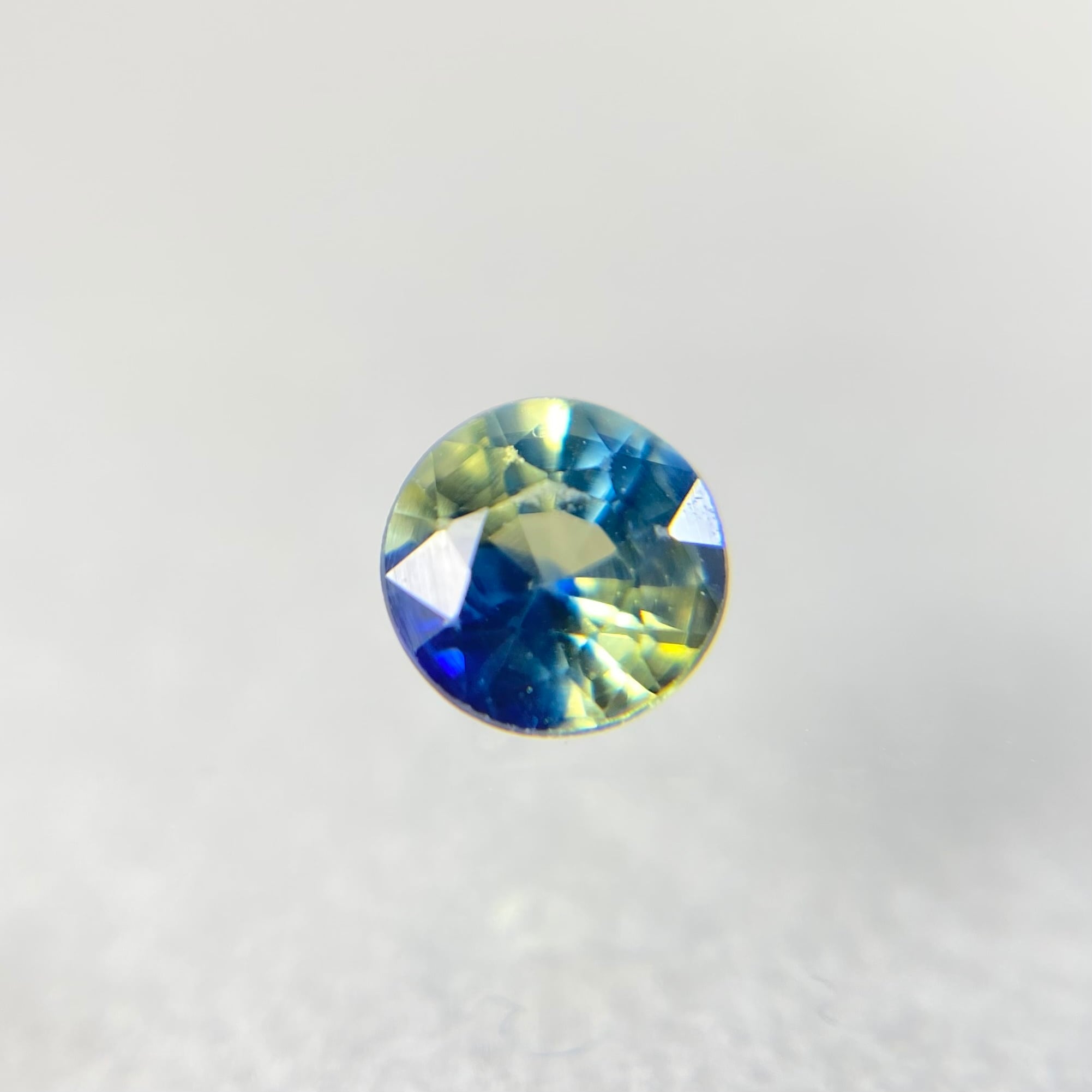 バイカラーサファイア ルース スリランカ産 0.36ct | Leticiar