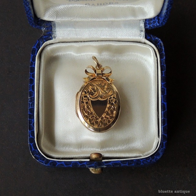 英国アンティークジュエリー 9ctゴールド ロケット【アカンサス・忘れな草・アイビー】