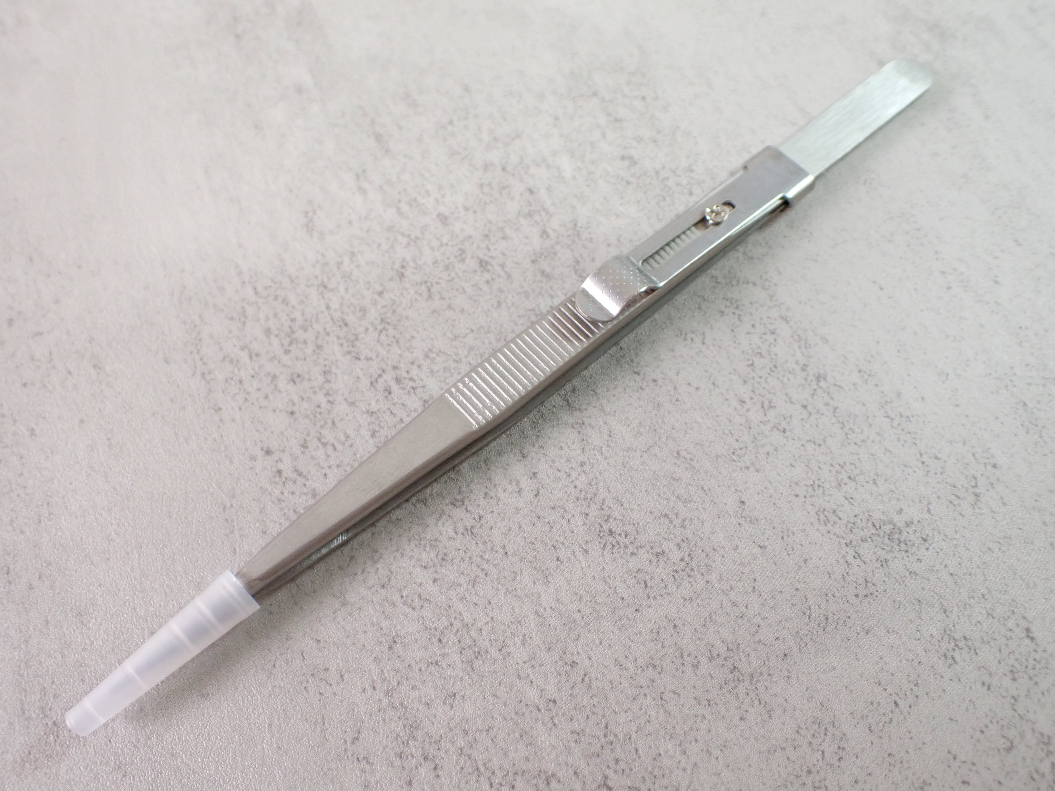 スライドロック式ピンセット | differencee(ディファレンシー)