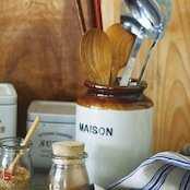 MAISON Tool Stand