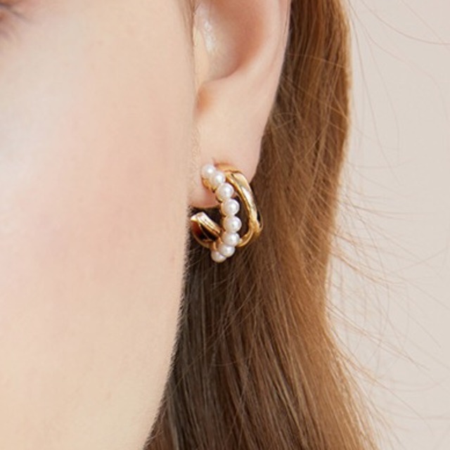 フェイクパールxゴールドピアス