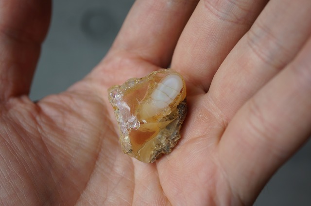 エッグ・イン・オパール Opal Egg 2270