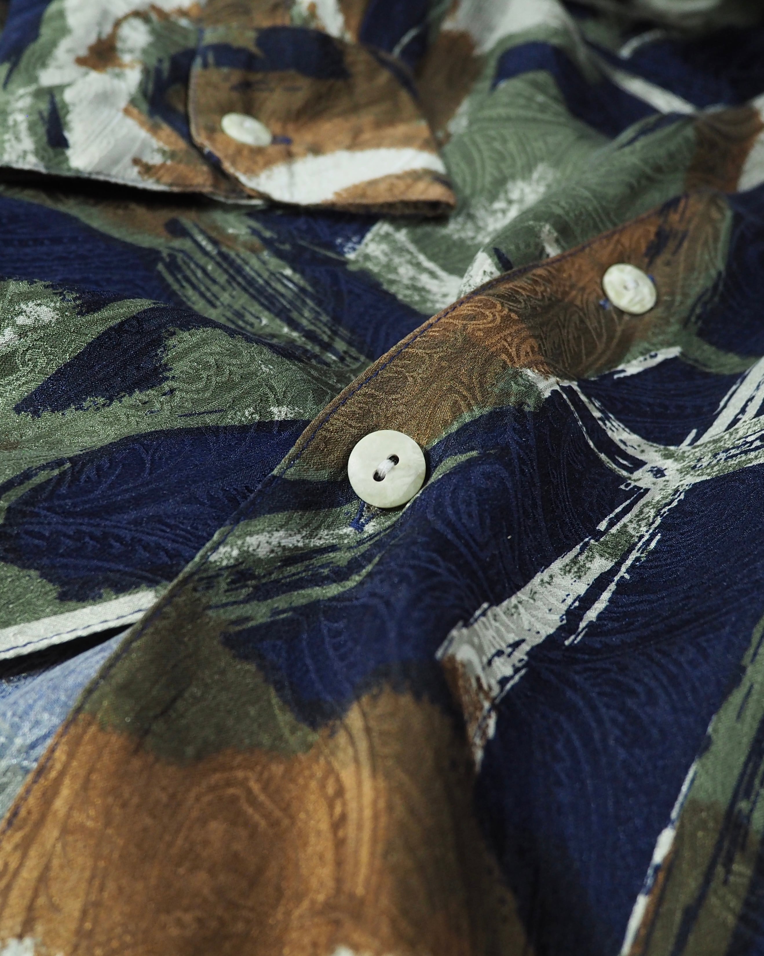 1990s ” GOOUCH ” Beautiful Abstract painting × Paisley all Over vintage loose Silk shirt