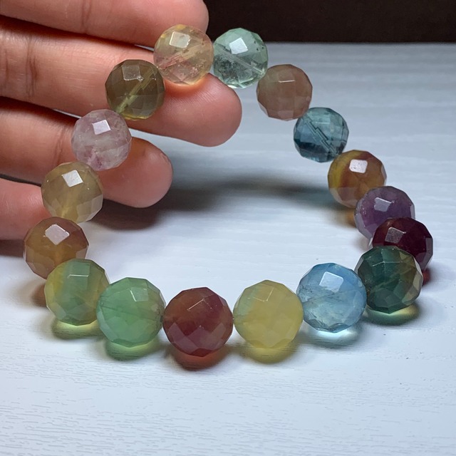 no7.多彩な変わった色合いフローライト・ブレスレット