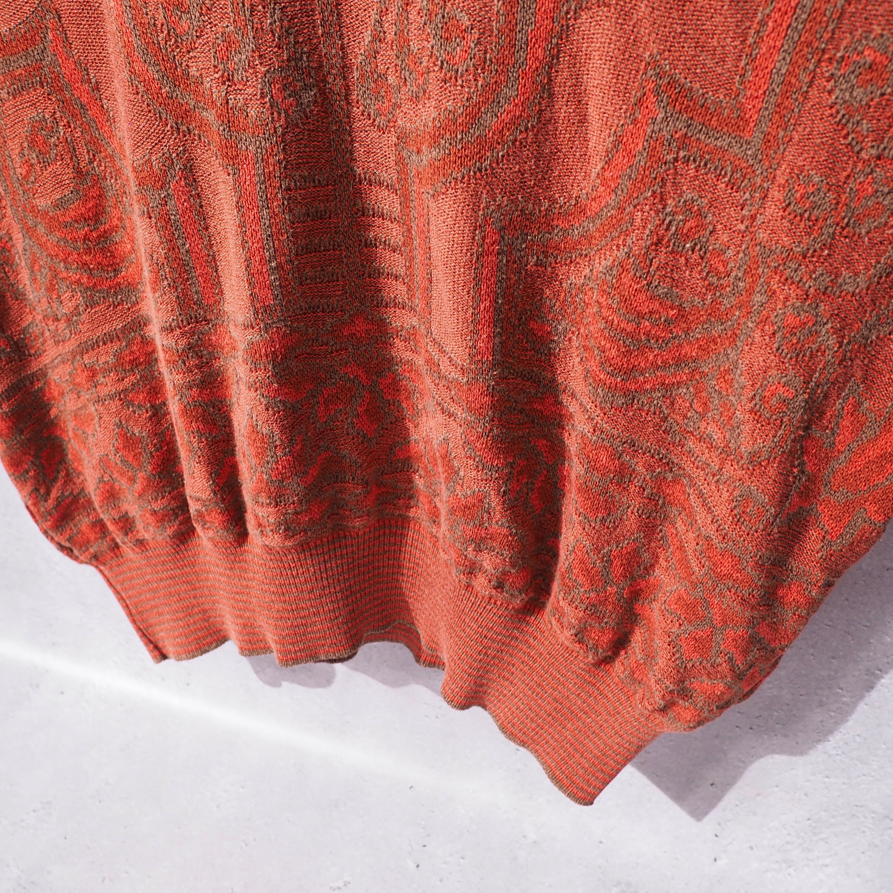 1980s Beautiful geometric patterns Embbossed vintage knit Polo