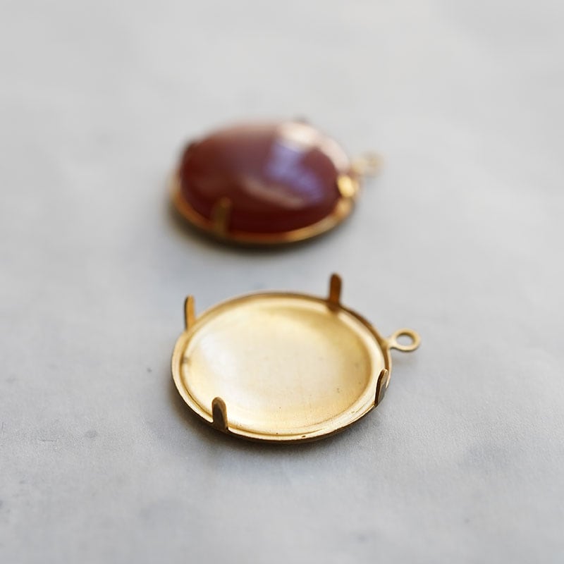 ラウンドセッティング18ミリ、真鍮製の石座、カン付き(6コ)