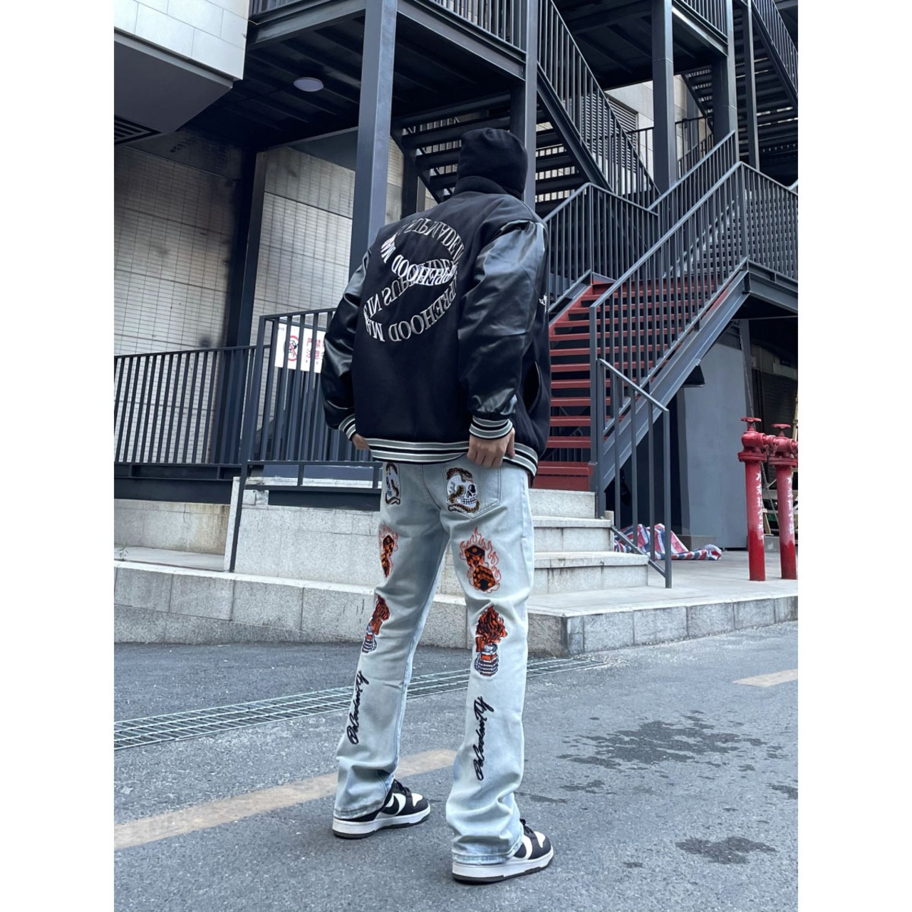 ストリート 骸骨と炎 刺繍 デニムパンツ P174