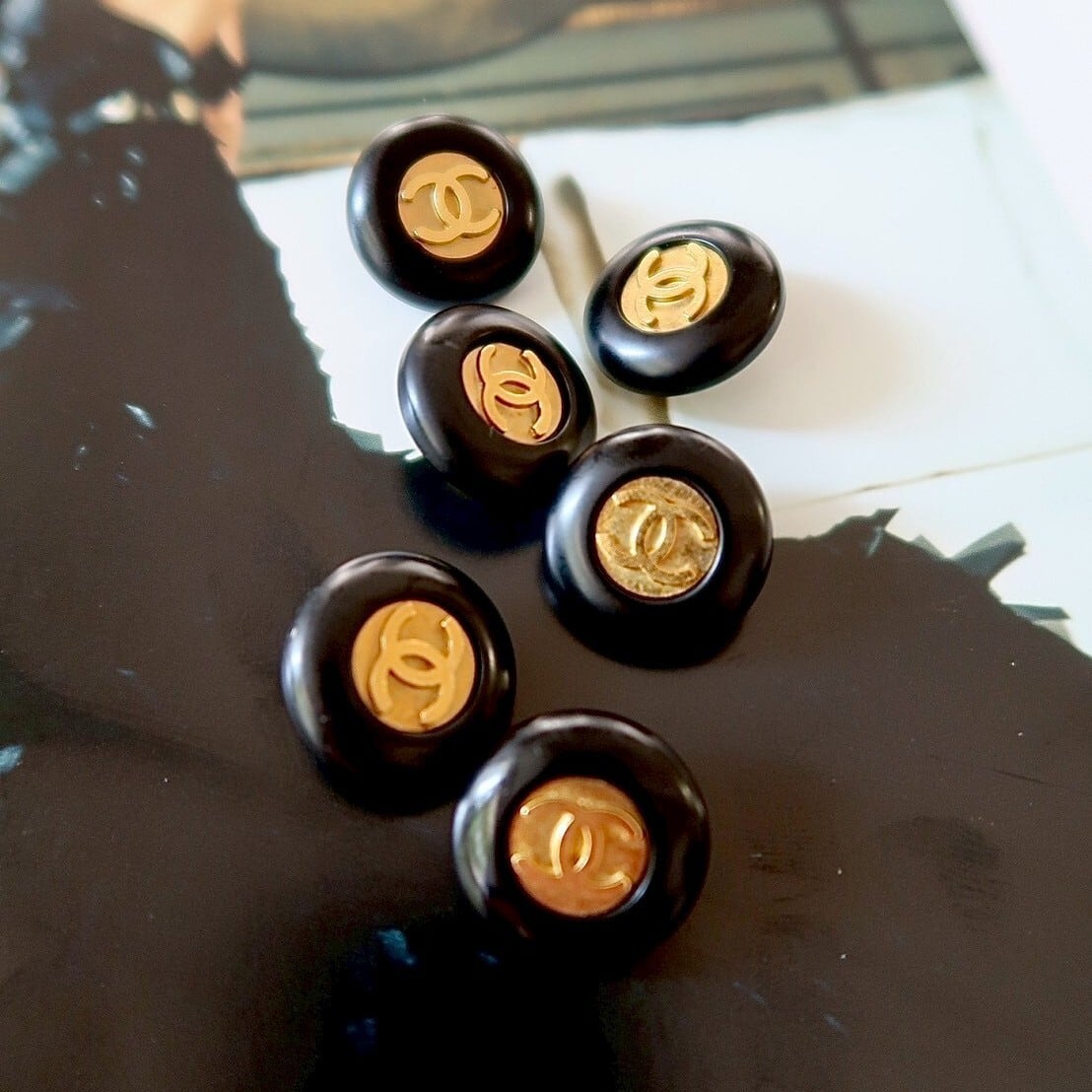 VINTAGE CHANEL BUTTON】ココマーク アンティークゴールド ブラック