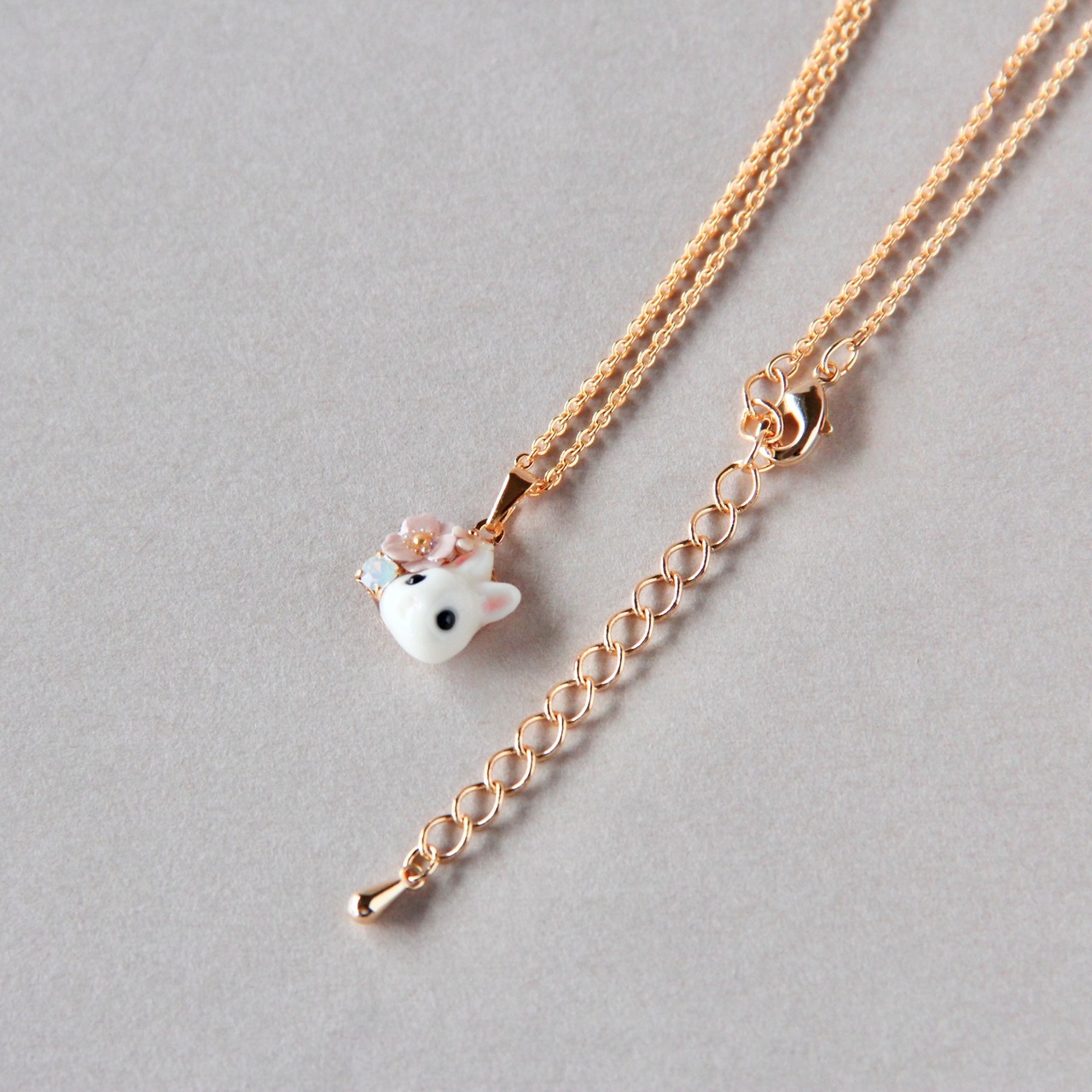 うさぎとポピーネックレス