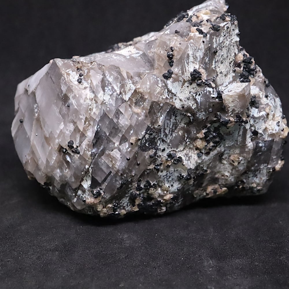 ブラック スピネル グラファイト カルサイト 244g SPN010原石 天然石