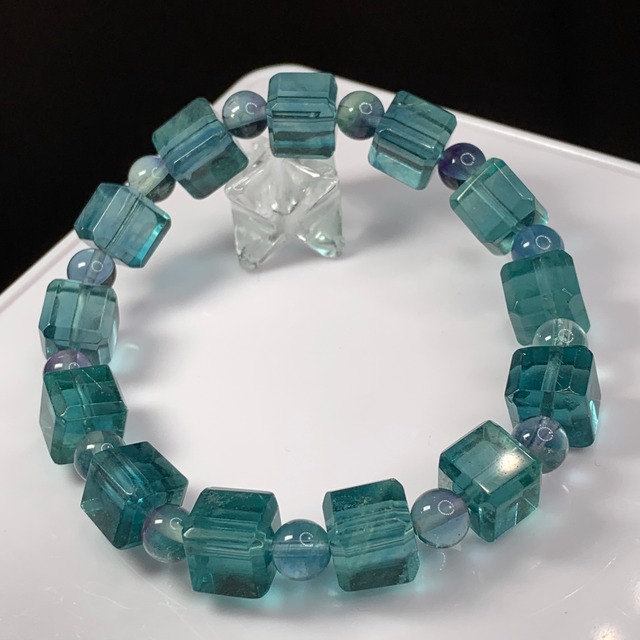f43大人気★ブルーグリーンフローライトキューブブレスレット