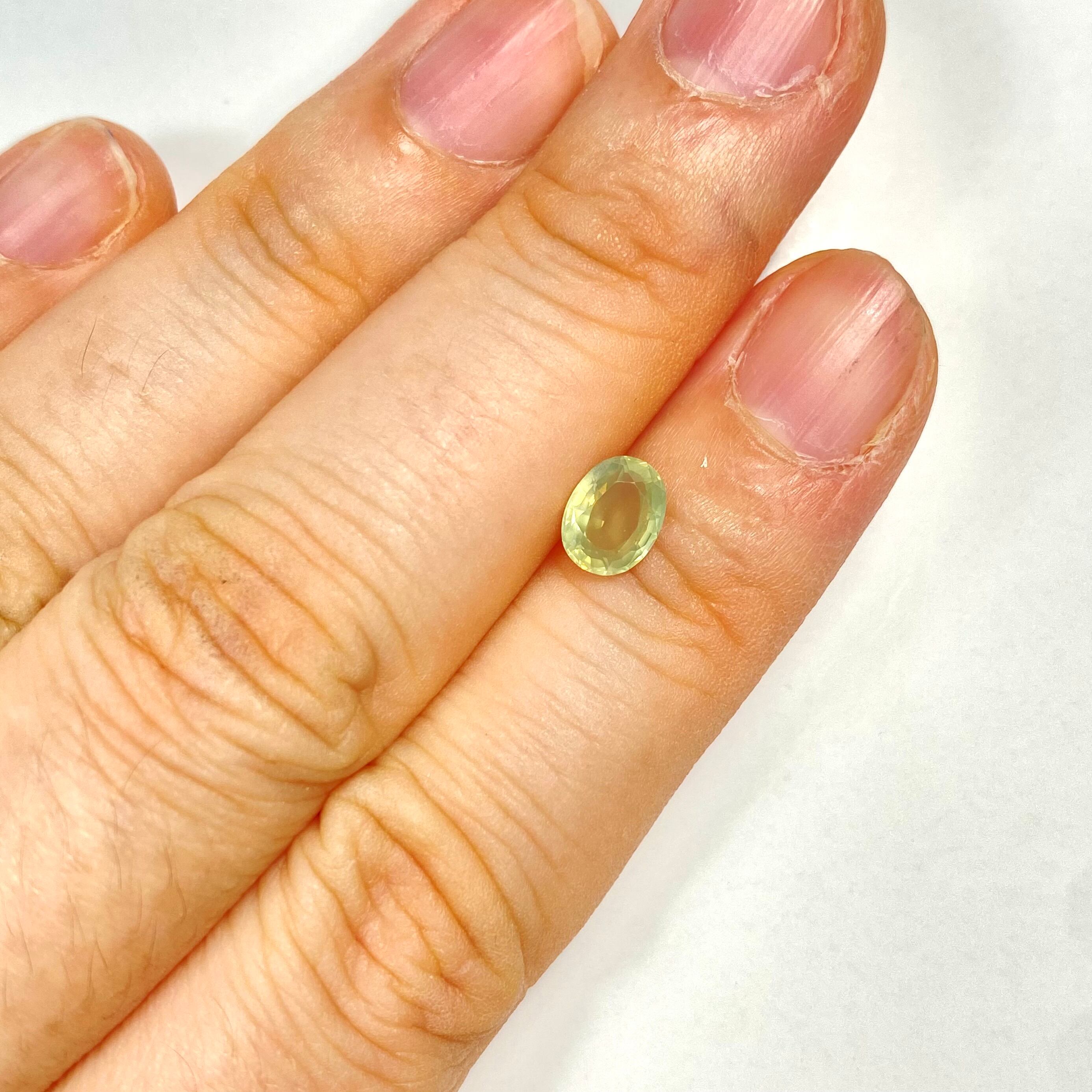 優しいシルキーイエローサファイア2