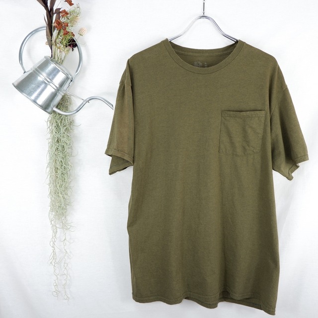 [XL] Fruit of the Loom Olive Pocket Tee | オリーブ 無地 ポケット Tシャツ