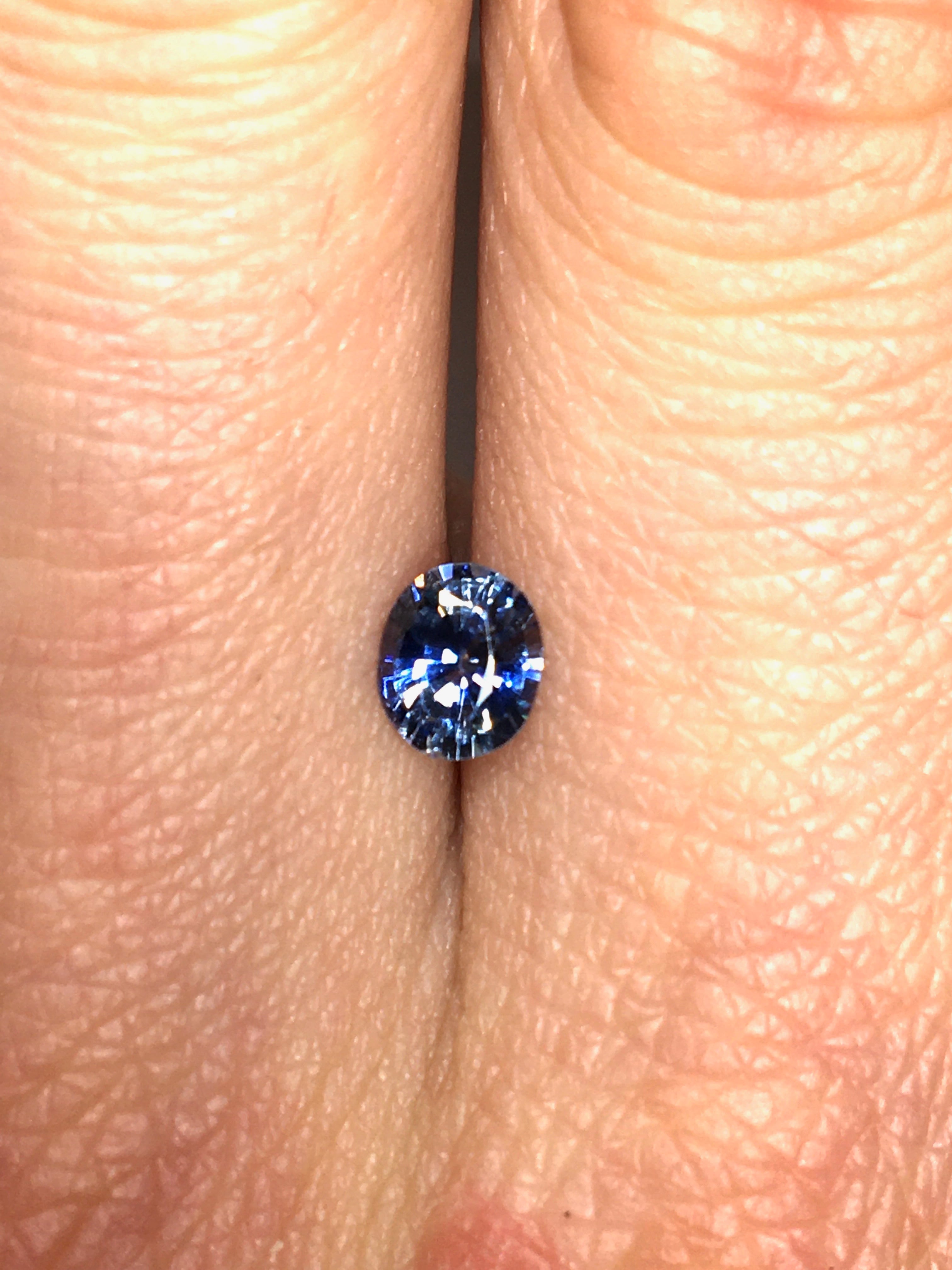 氷のような煌めきと春らしい青 0.6ct UP 希少石 天然 バイカラーサファイア | Frederick’s Gems&Jewelry  powered by BASE