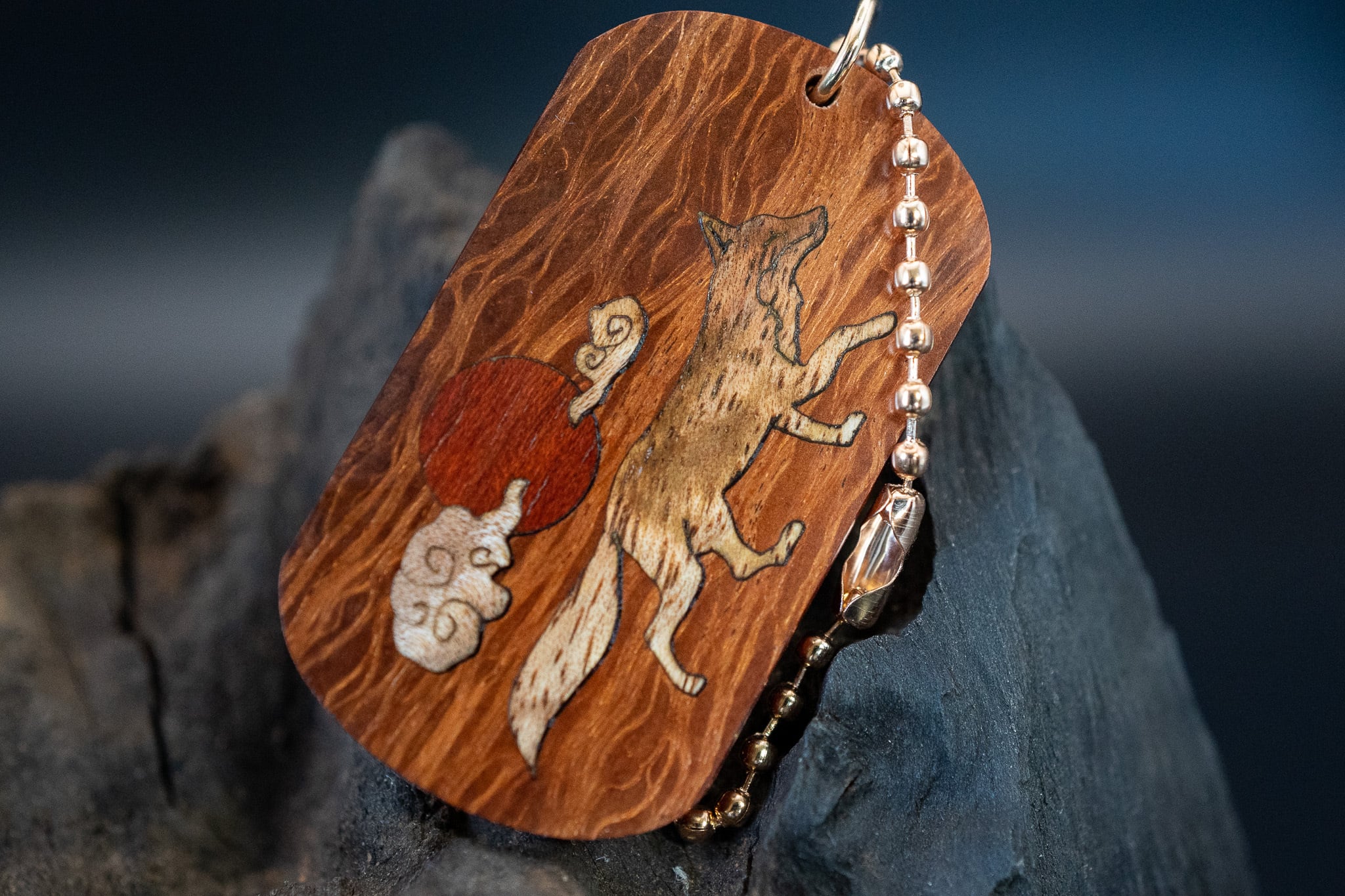 【 強さと美しさの象徴】 シーオーク ドッグタグ 木象嵌 十五夜きつね