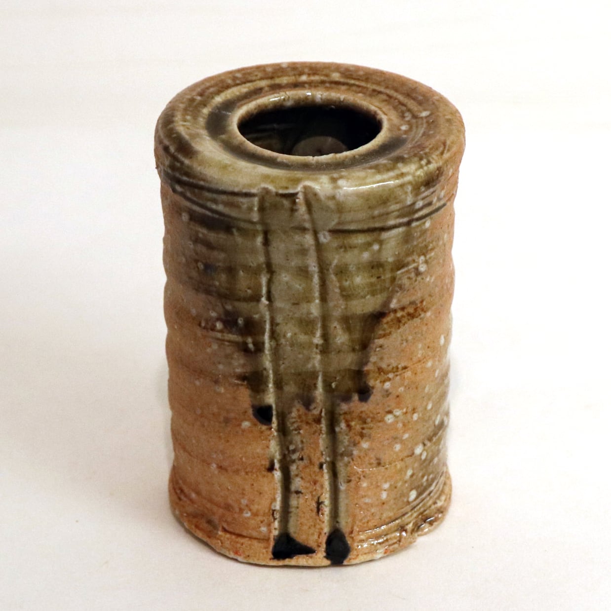 信楽焼　旅枕花入　花入　掛花入　花瓶　茶道具 信楽焼 掛花入 旅枕 | 花入 - CHATOWA 茶と和 抹茶と茶道具の芳香園