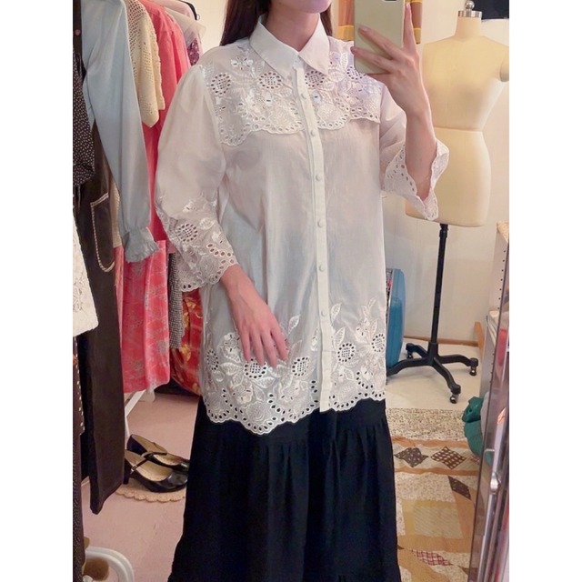 flower embroidery white blouse