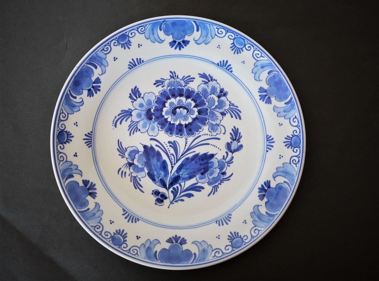 ロイヤルデルフト 牡丹絵飾皿 青花染付 花唐草文様 マヨルカ