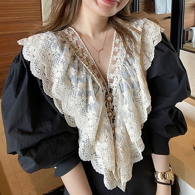 トップス ブラウス 袖あり パフスリーブ Vネック レース フリル かわいい 大人可愛い きれいめ 大人 上品 おしゃれ お洒落 レトロ	大人可愛い 大人女子 ラブリー キュート ガーリー セクシー	エレガント スイート 甘アイテム ボリューミイ フェミニン	フェミニンスタイル 春	秋	20代 30代 ビジネス OL	通勤	学生 通学	デート お出かけ ナチュラル	あざと あざと系 着回し	普段使い	コーデ スタイル 楽ちん モテ	女っぽ 大人っぽ チャーミング 着回し 黒 ブラック レディース 送料無料