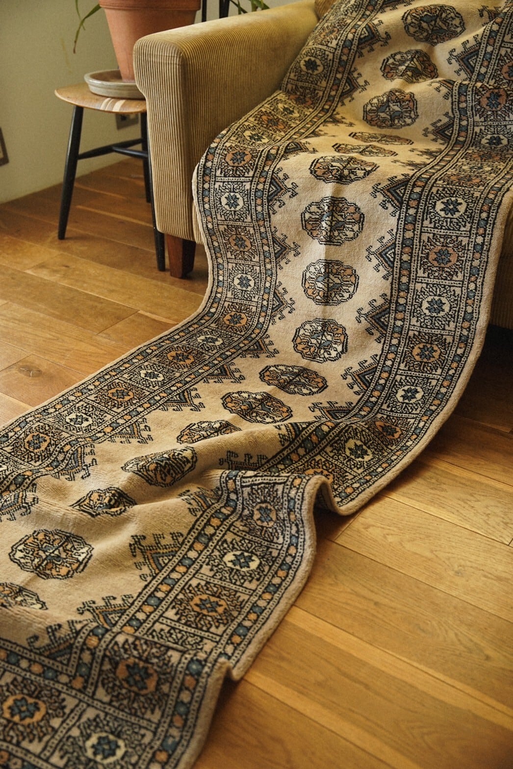 1064 -Vintage Pakistan rug