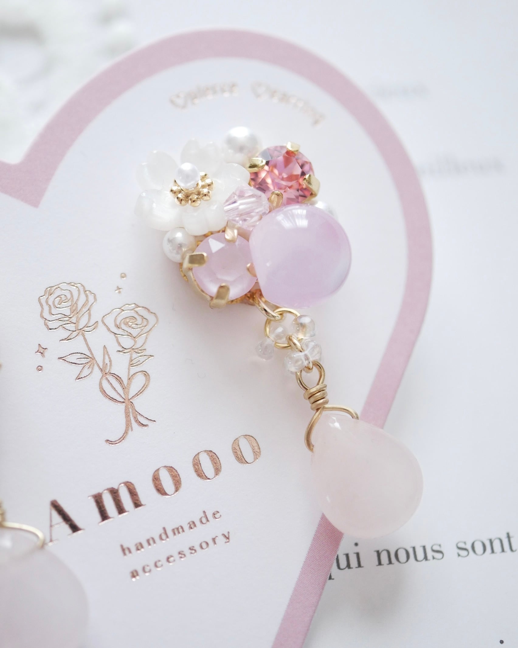 くすみ薔薇ビジュー×さくら花びらチャーム★ピアス/イヤリング 8214 さくらビジューストーンチャームピアス/イヤリング | Amooo