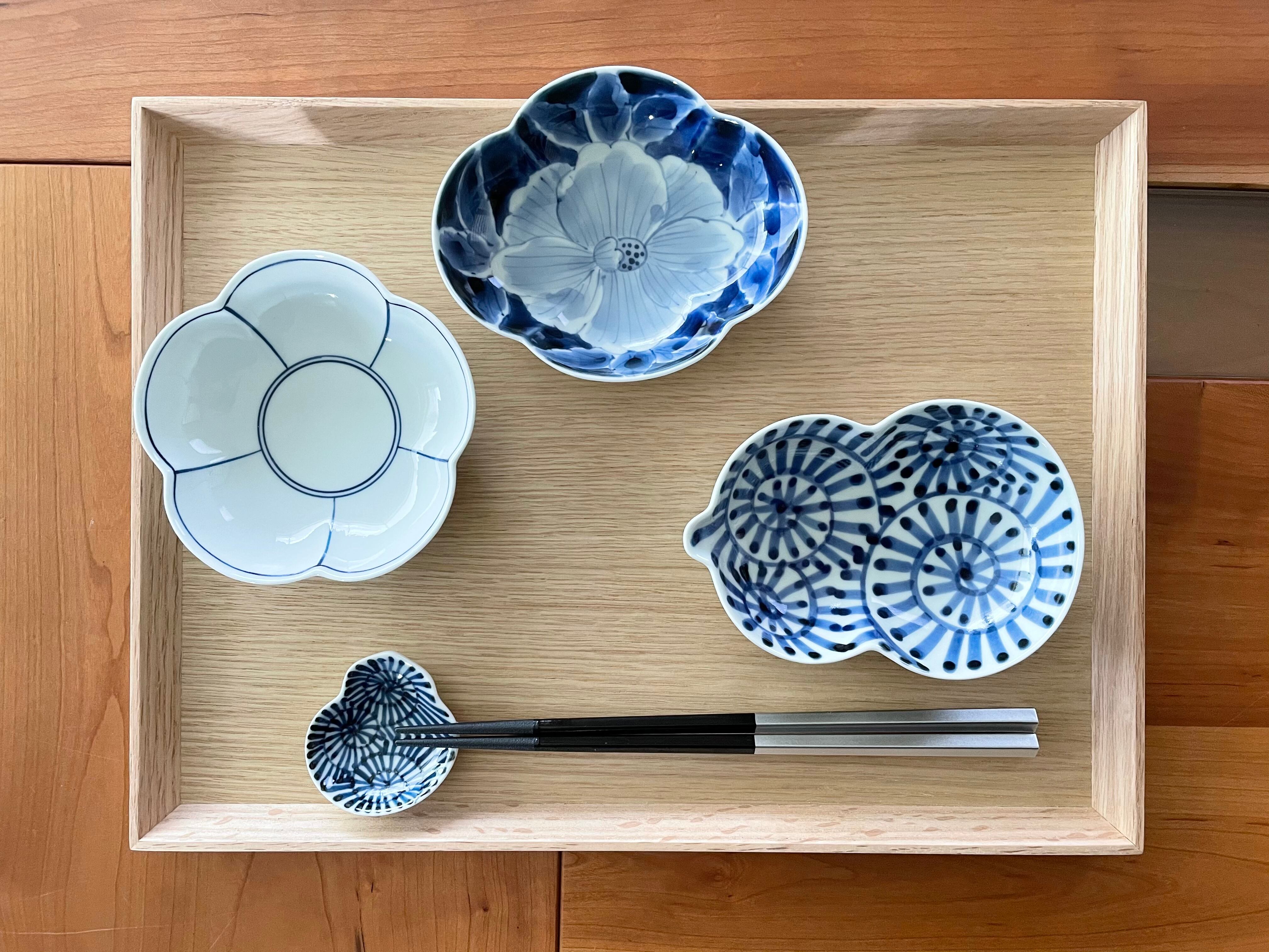 有田焼 花型小鉢 (染付流水) | FUCHIGAMI TOJIKI