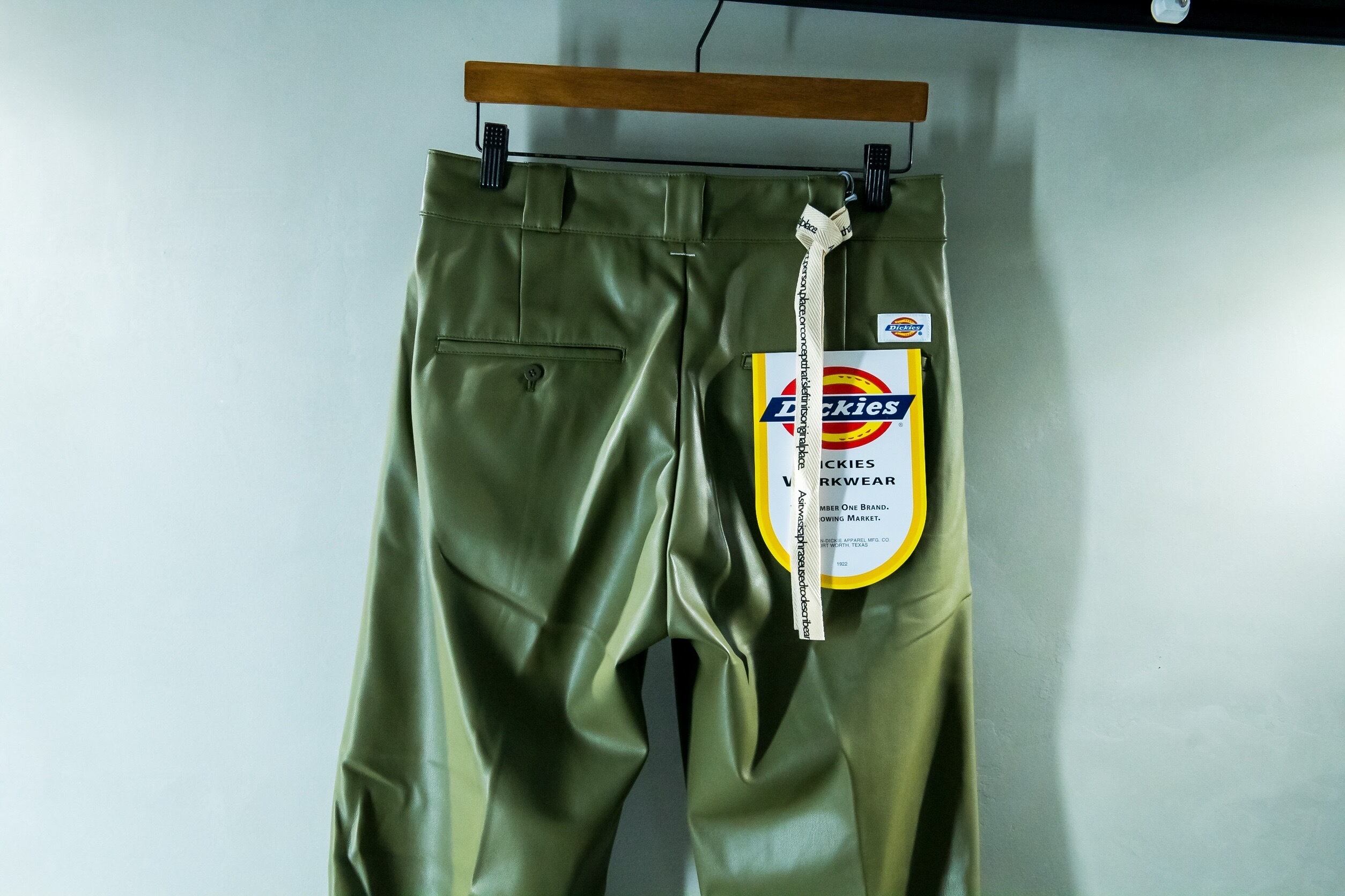SHINYA KOZUKA×Dickies エコレザーパンツ | NOUVEL des HIOC（ヌベル