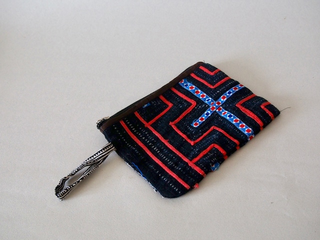 VIETNAM - BLACK HMONG EMBROIDERY POUCH / INDIGO DYE