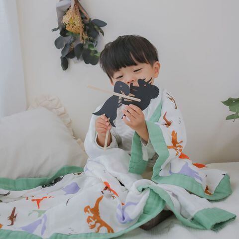 ●111.カラフル恐竜　ブランケット 楽天市場】恐竜 ブランケット 光る 蓄光 ひざ掛け 毛布 お昼寝 大判