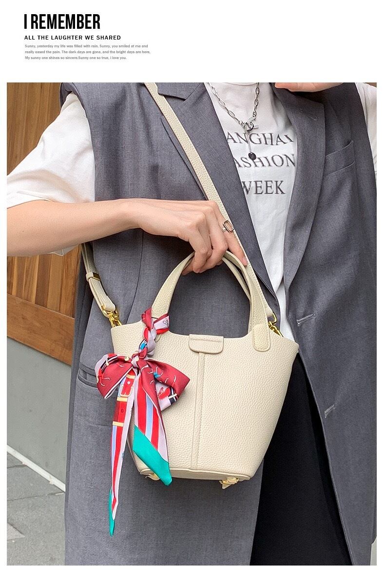 キューブバッグ 本革 カデナ チャーム付 ゴールド S/Mサイズ ハンドバッグ レディース バッグ 小さめ 革 可愛い おしゃれ カジュアル マイピコタンイ 高級 ロック かばん カジュアル 全5色 キューブバッグ 本革 カデナ チャーム付 ゴールド S/Mサイズ