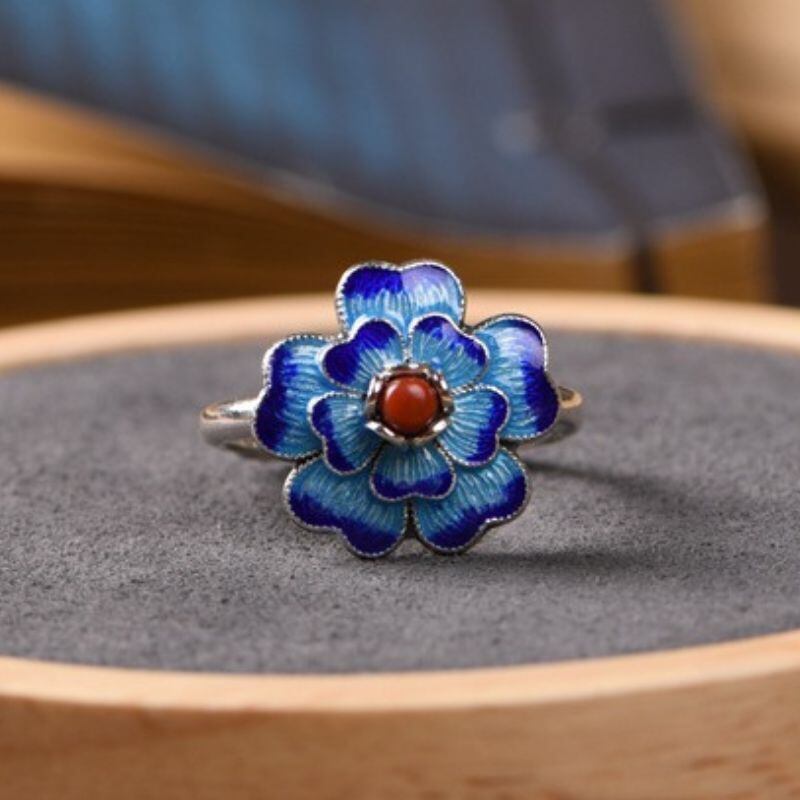 サクラソウのリング - 指先に春の息吹を感じさせる R430 | Vary