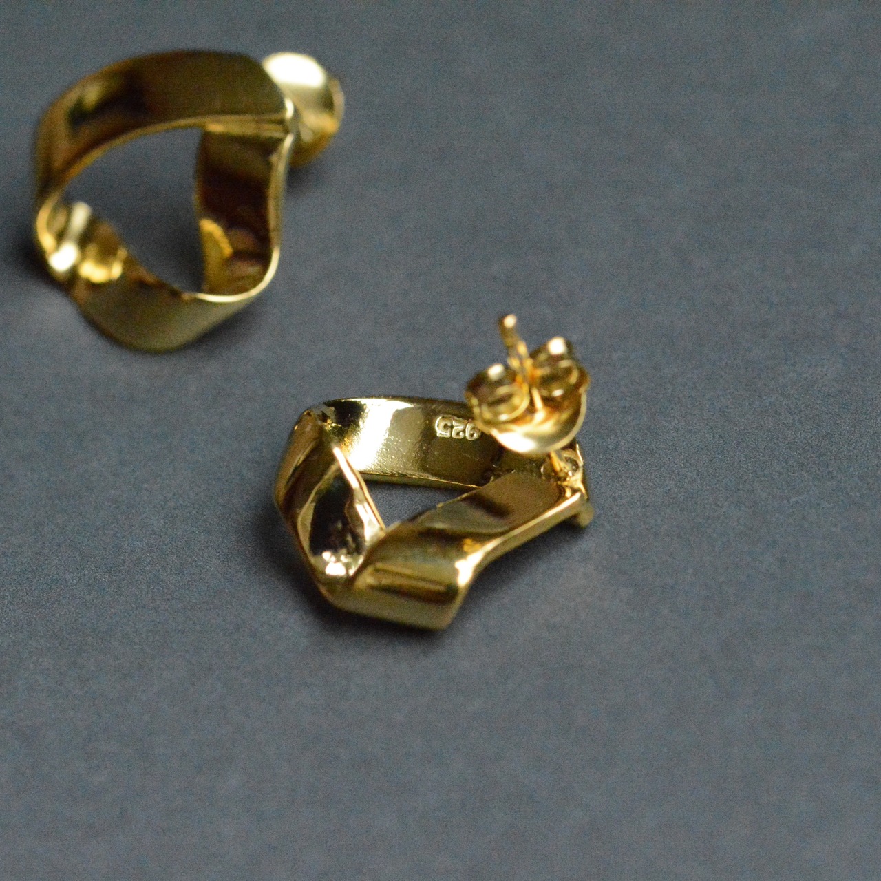 lara ピアス ゴールド