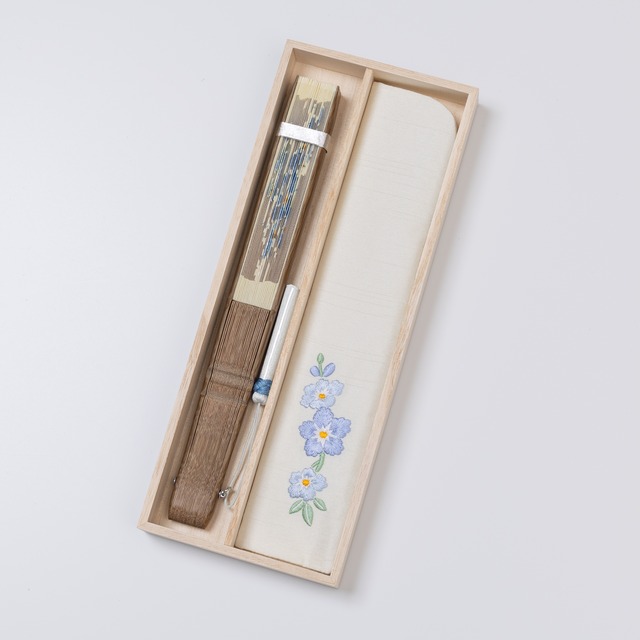 額透かし彫扇 紗月 わすれな草 白