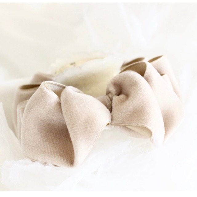 バンスクリップ「クレール」ベルベットリボン・ライトベージュ