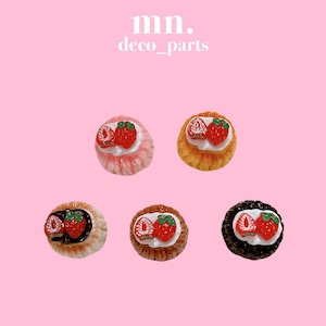 【2個セット】デコレーションパーツ　ミニチュア　ガチャ詰め　ケーキ　いちご　食べ物　イチゴ
