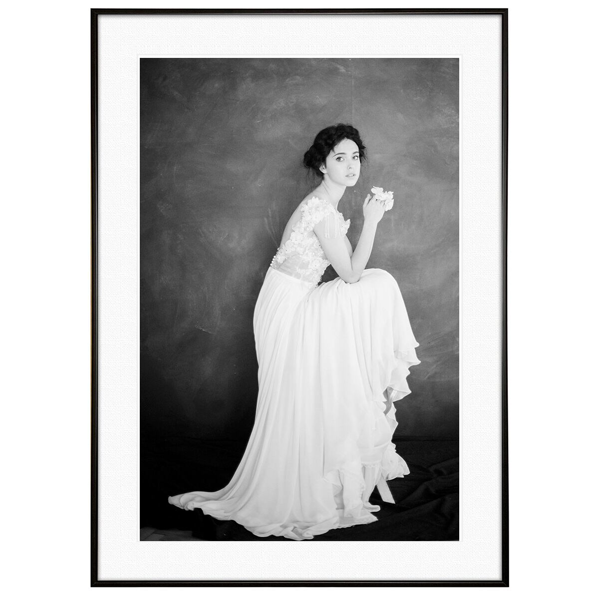 人物写真 ポーズをとる女性 インテリアアートフォト モノクロポスター額装 AS4358