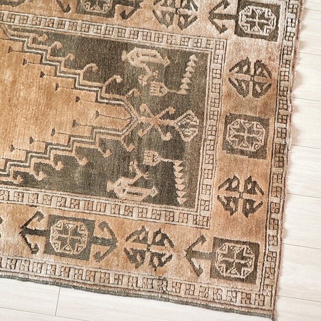 トルコ ヴィンテージラグ TR047 | ウシャク | 104cm × 219cm