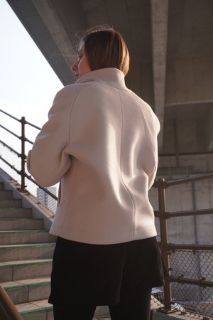 ウクライナ産カシミヤ100% 手刺繍ジャケットコート（白）