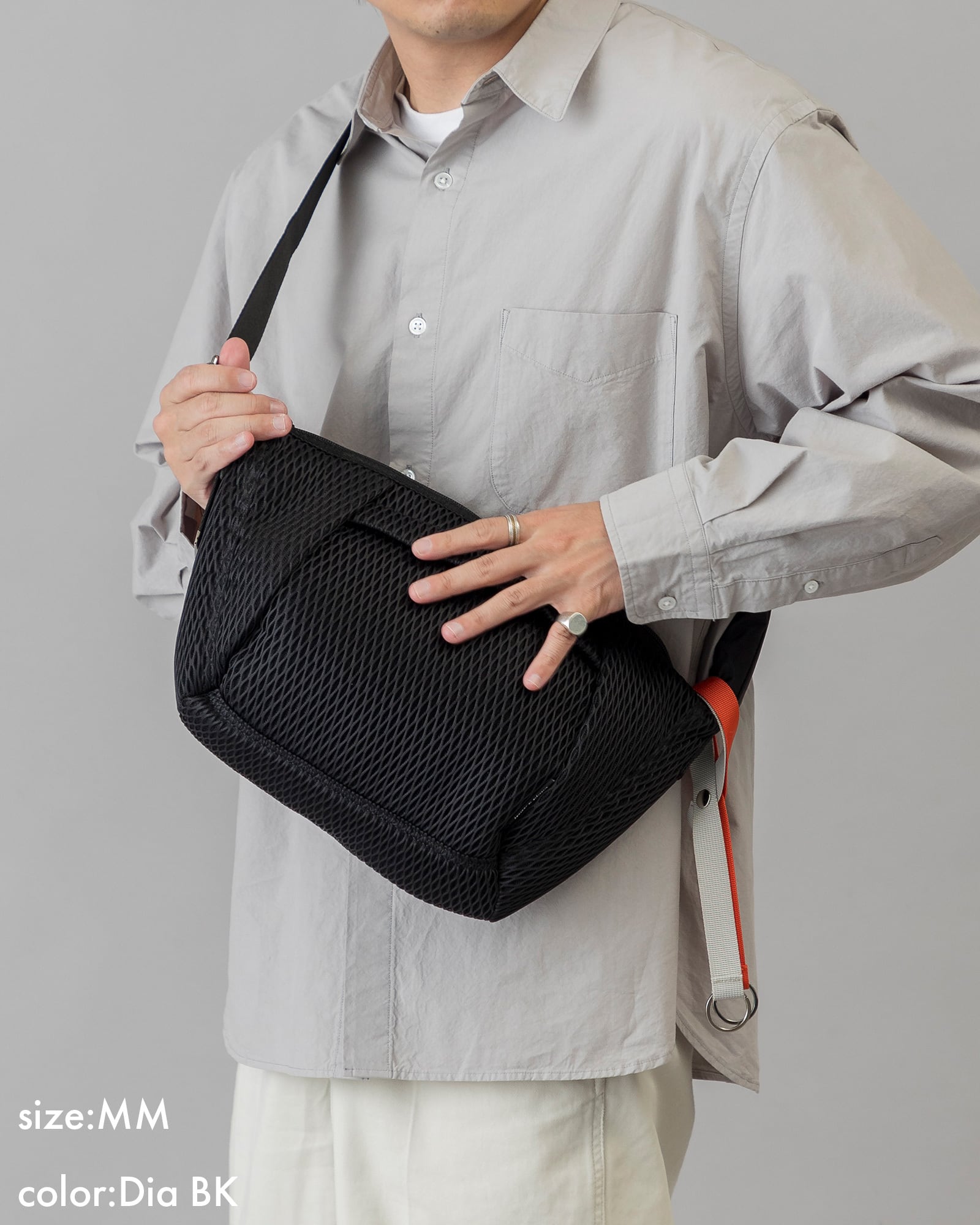 洗濯機で洗える Washable body bag MM / Dia BK [edt-182] | EDITA．