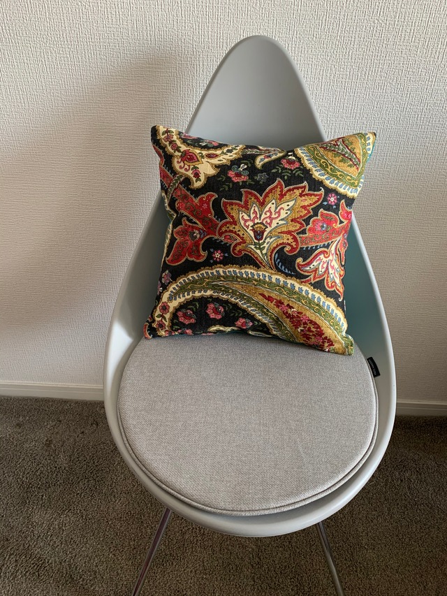 new!ペイズリークッション　35×35 中身付き