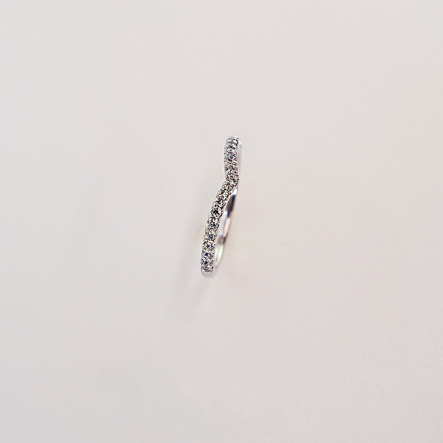 【10金ゴールドピンキーリングV字ハーフエタニティリング】K10 ピンキーリング ハーフエタニティリング ファッションリング モアサナイト ダイヤモンド SP004-R