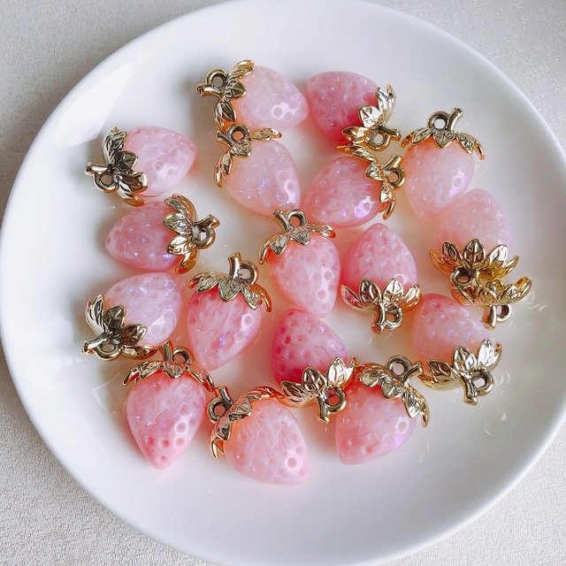 【お取り寄せ】50個set ミルキーカラー いちごパーツ
