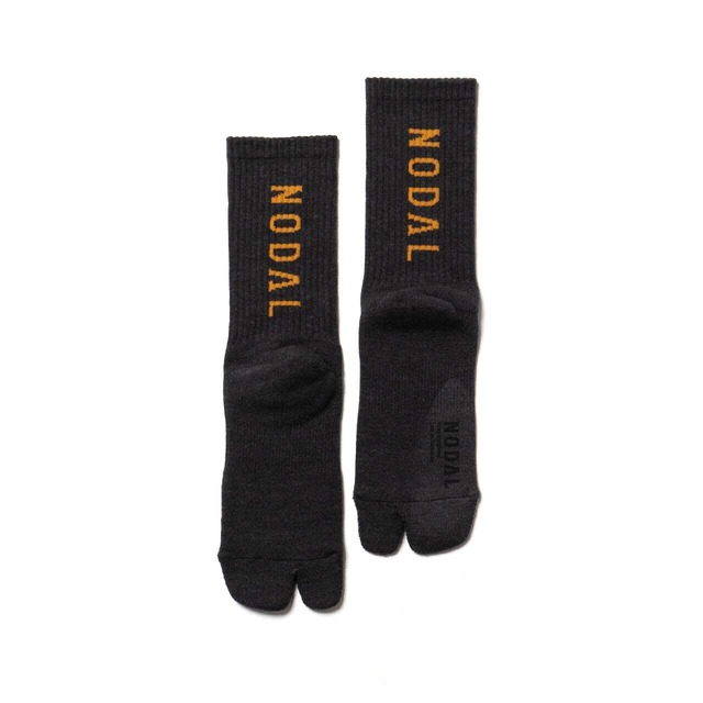 【NODAL】NODAL Logo Socks（Charcoal × Orange）