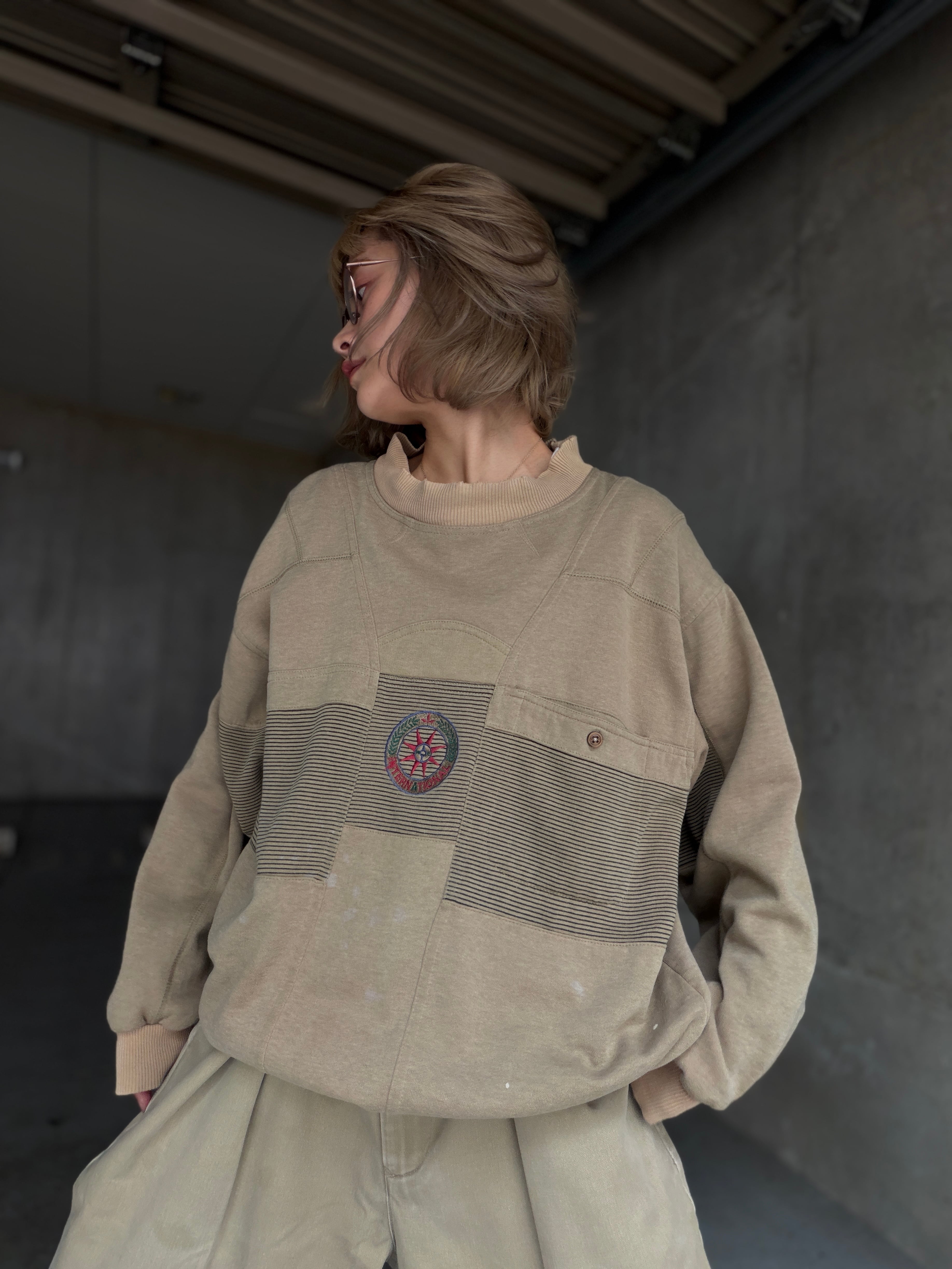 (CS2555)Embroidered panel sweat