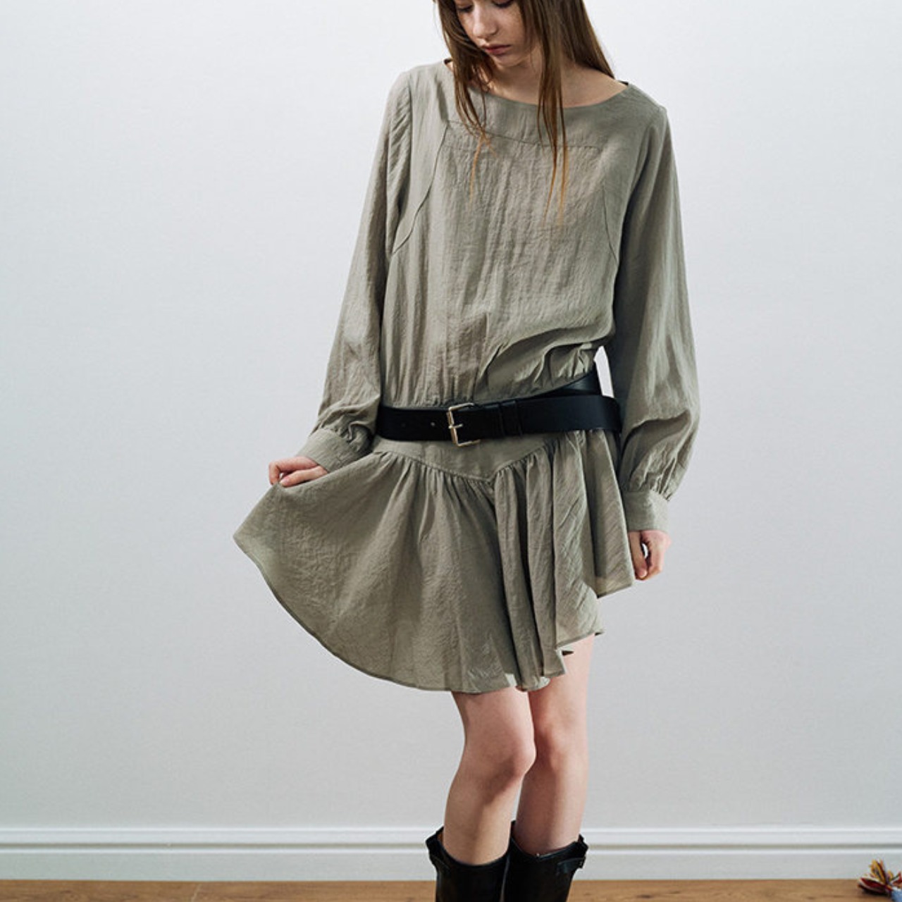 mini-length drop-waist dress ¥11,400
