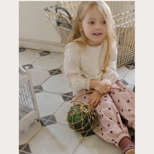 秋花付きブラウス