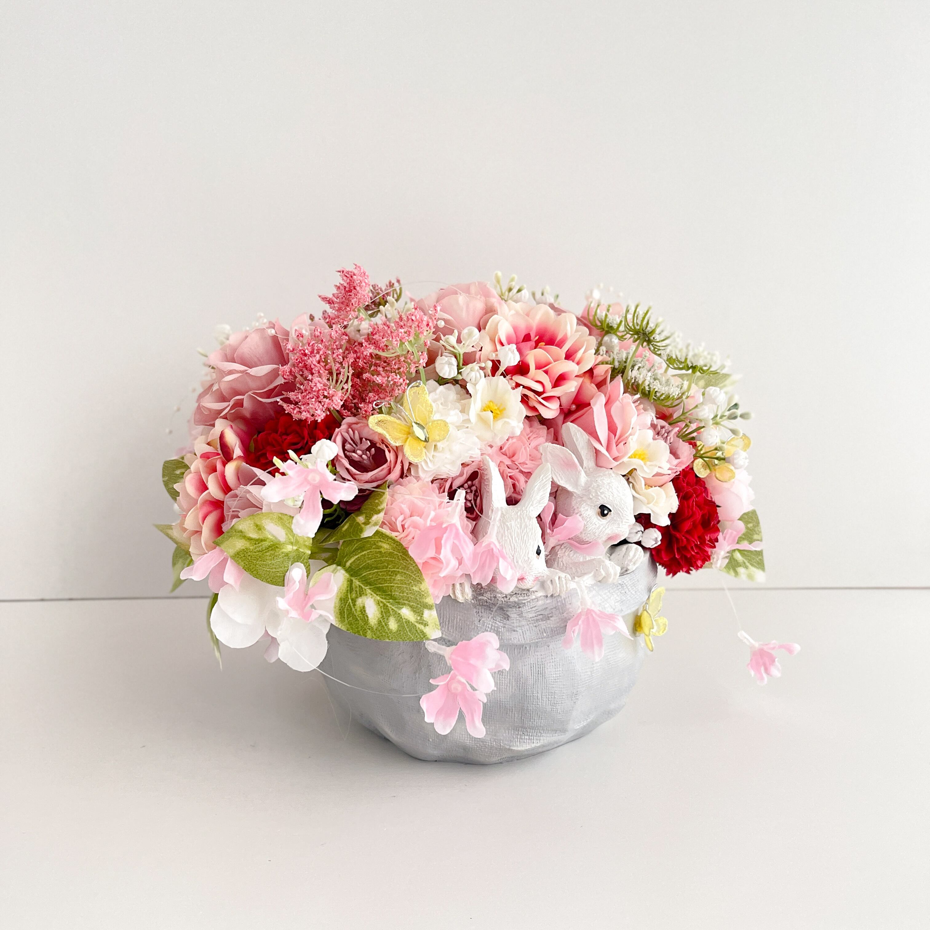 光触媒フラワー ひな祭り うさぎ のアレンジメント｜春のアニマル
