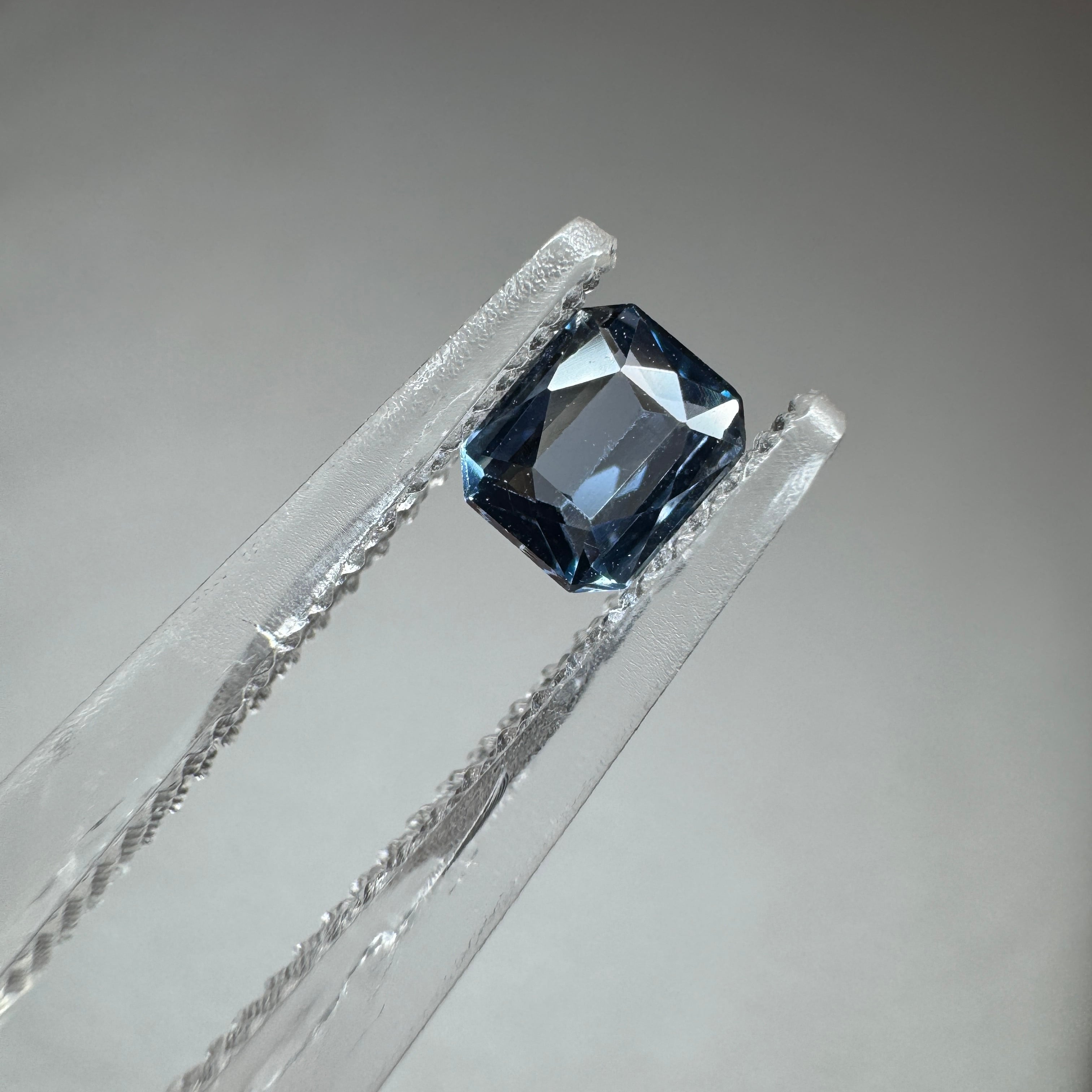ブルースピネル スリランカ産 〜美しブルー〜 0.27ct 4.2×3.5×1.7mm