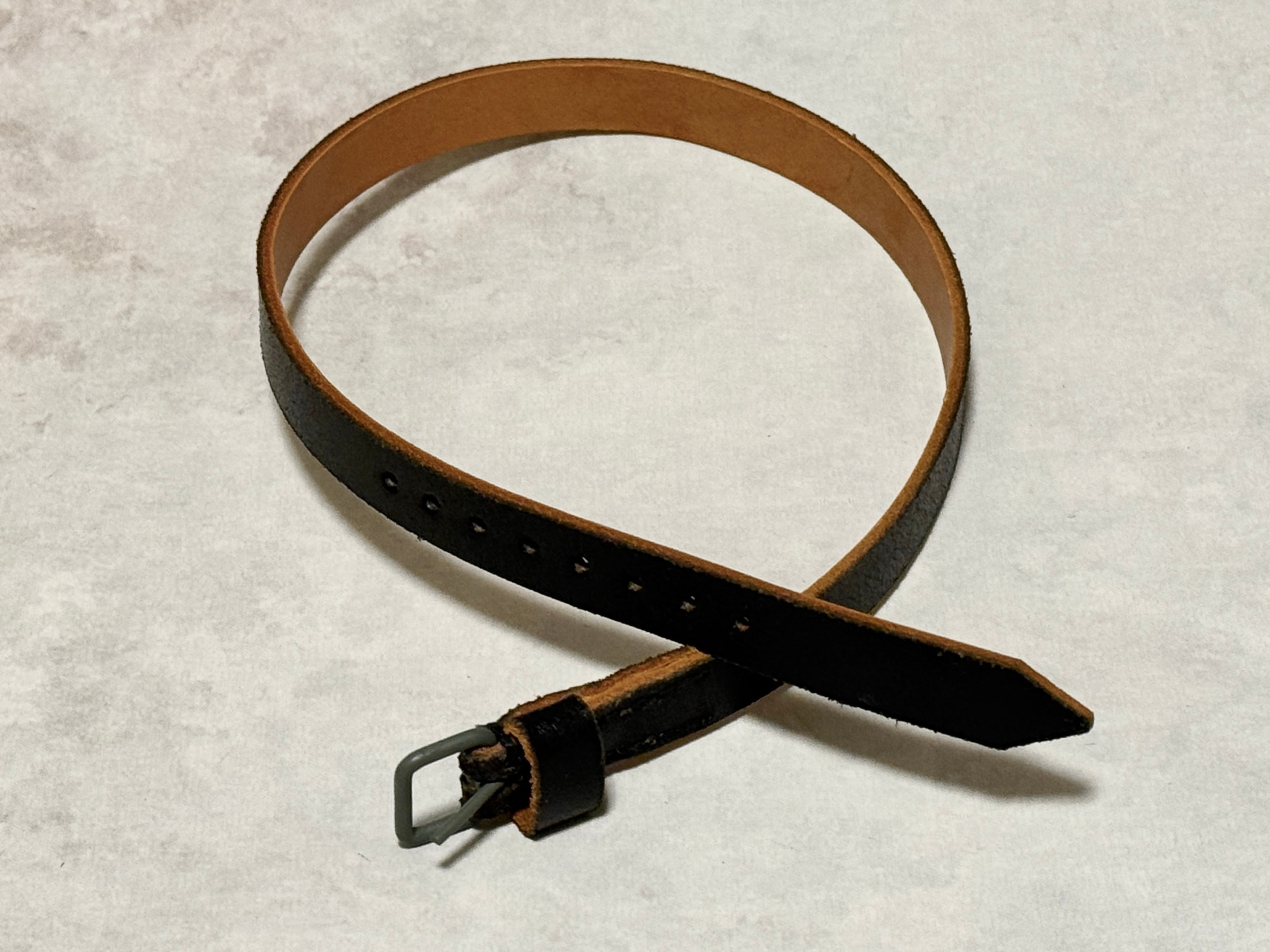 WWIIドイツ軍 飯盒用ストラップ末期タイプ（56cm・8穴・1ループ